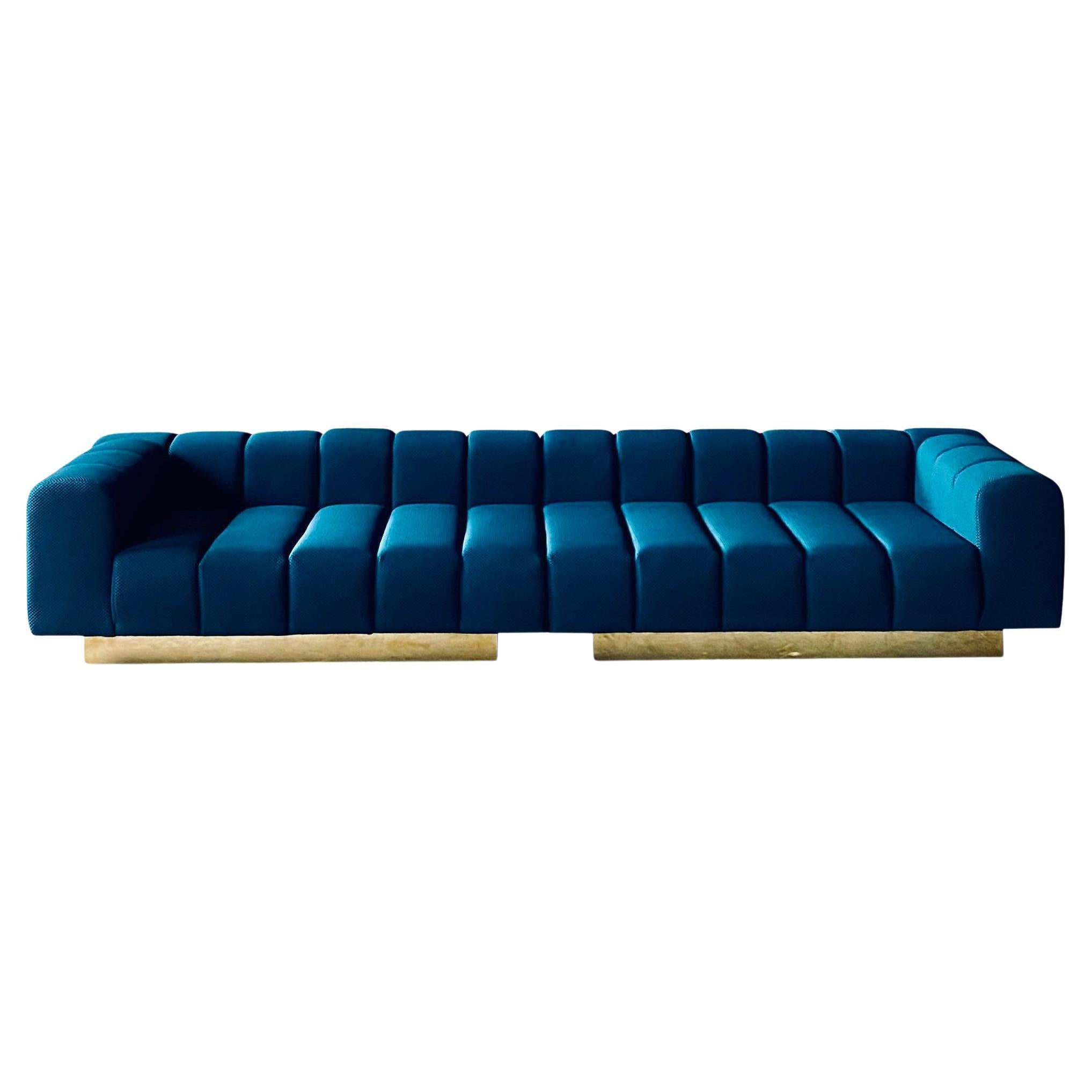 https://a.1stdibscdn.com/large-contemporary-sofa-made-in-italy-for-sale/f_47872/f_267561821641227414044/f_26756182_1641227414510_bg_processed.jpg