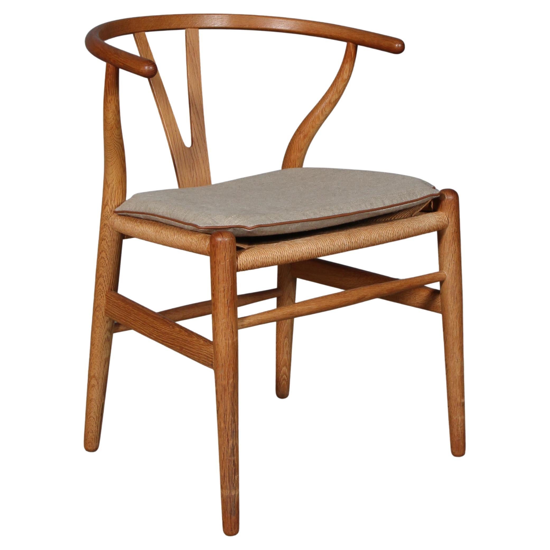 https://a.1stdibscdn.com/hans-j-wegner-cushion-for-wishbone-chair-ch24-for-sale/f_42391/f_267701321641313387745/f_26770132_1641313388359_bg_processed.jpg