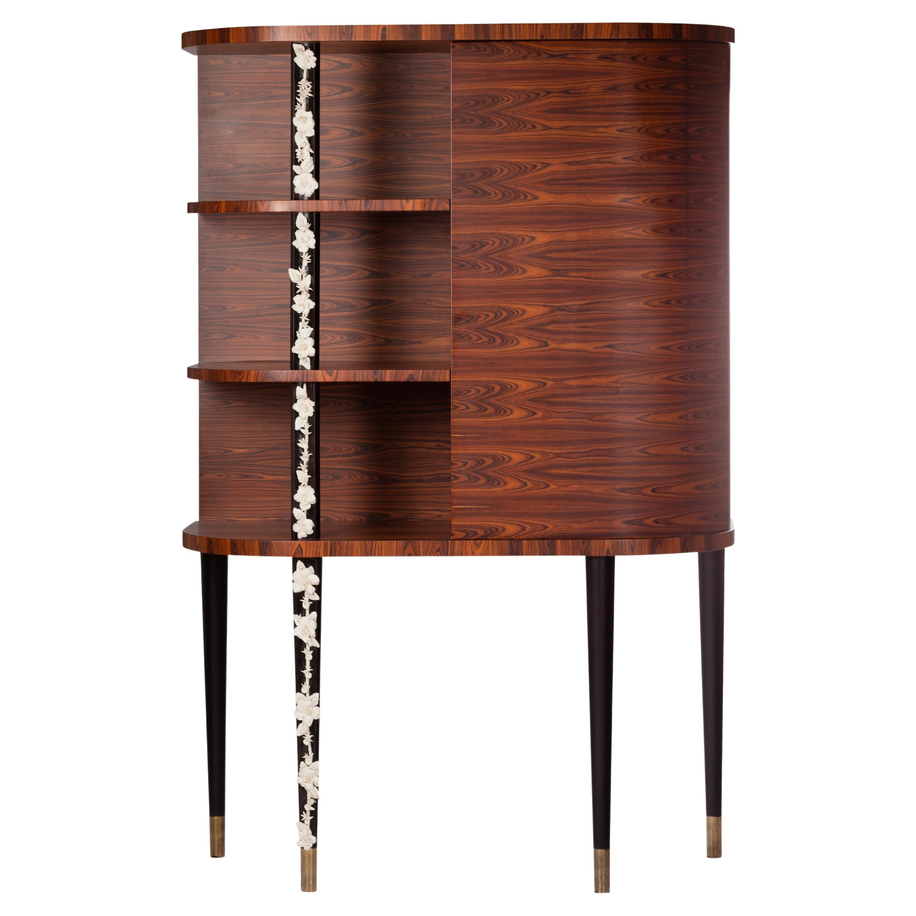 https://a.1stdibscdn.com/21st-century-eden-cabinet-in-kingwood-porcelain-brass-made-in-italy-for-sale/f_58122/f_268963221643224919039/f_26896322_1643224920414_bg_processed.jpg