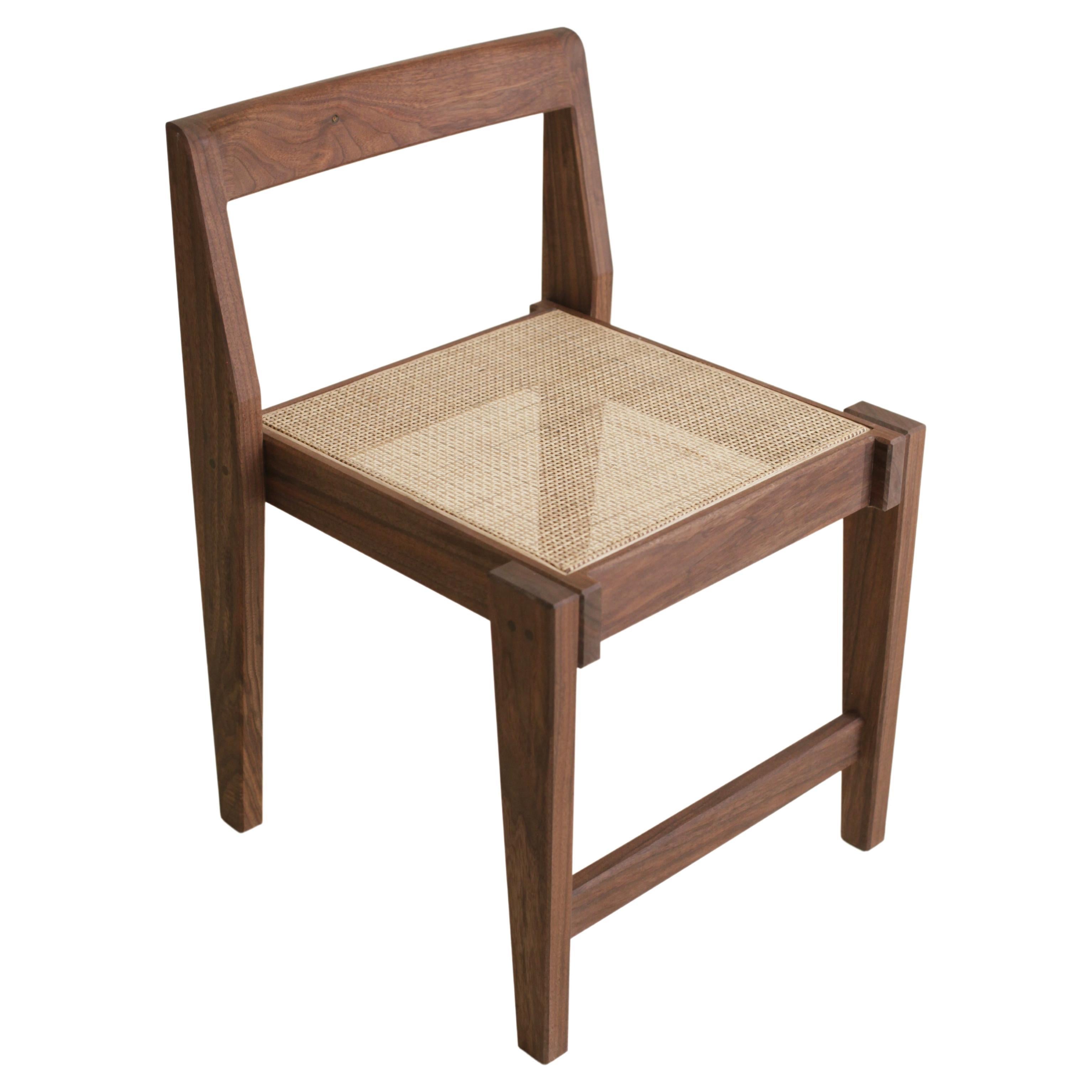 https://a.1stdibscdn.com/dining-chair-in-walnut-and-cane-by-boyd-allister-for-sale/f_61282/f_269286021642302549413/f_26928602_1642302550635_bg_processed.jpg
