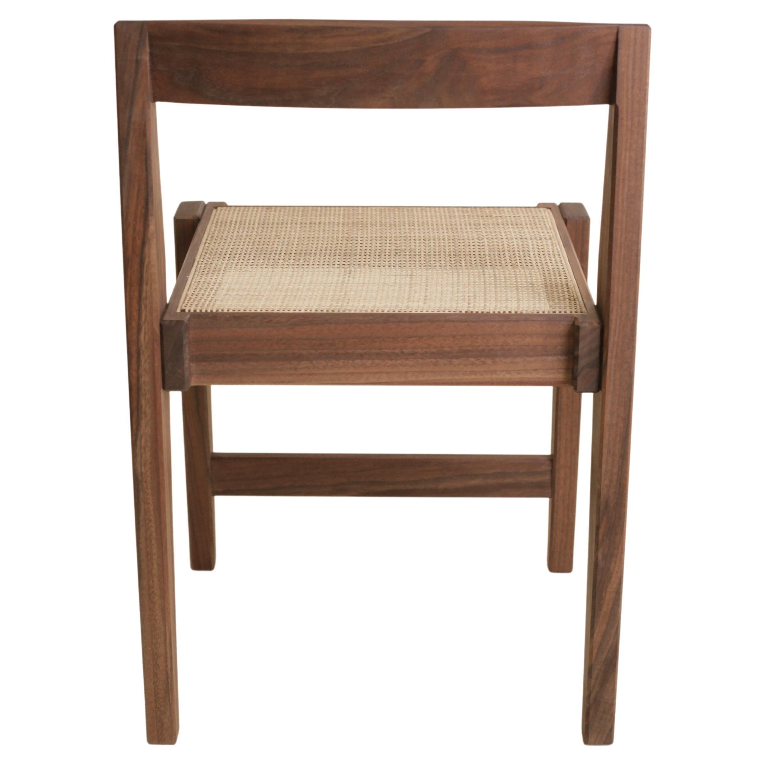 https://a.1stdibscdn.com/dining-chair-in-walnut-and-cane-by-boyd-allister-for-sale-picture-2/f_61282/f_269286021642302735019/f_26928602_1642302735944_bg_processed.jpg