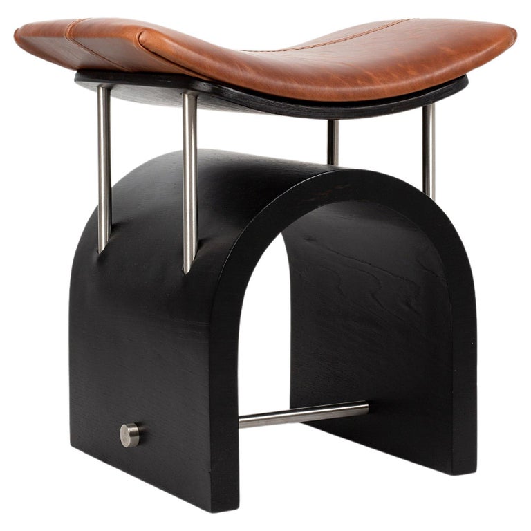 https://a.1stdibscdn.com/antique-leather-wing-stool-by-studio-laf-for-sale/f_12192/f_331563421678124492230/f_27200302_1643827228022_bg_processed.jpg?width=768