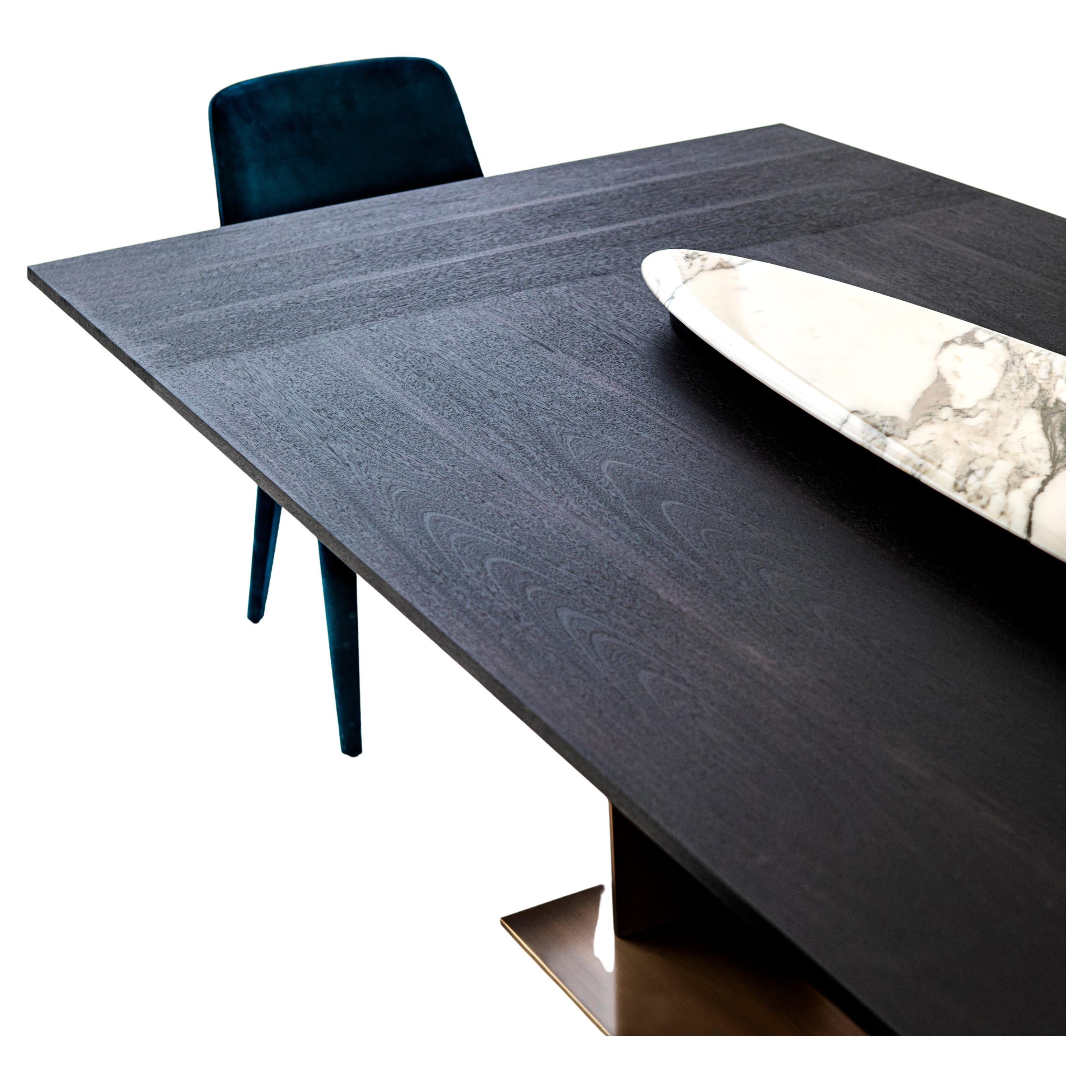 https://a.1stdibscdn.com/berlino-dining-table-in-matt-wood-for-sale-picture-2/f_62722/f_272843621644427591903/f_27284362_1644427593417_bg_processed.jpg
