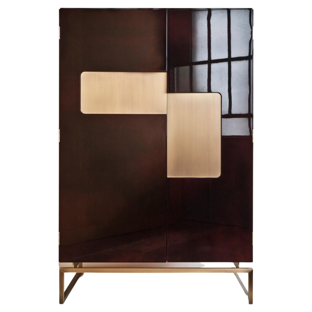https://a.1stdibscdn.com/giorgio-cabinet-in-lacquer-and-bronze-finish-for-sale/f_62722/f_273158821644510189870/f_27315882_1644510190775_bg_processed.jpg