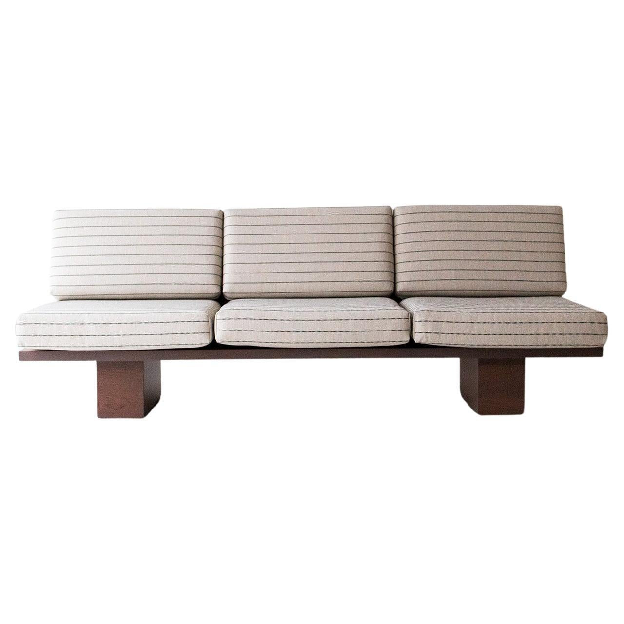 https://a.1stdibscdn.com/suelo-outdoor-armless-sofa-for-sale/f_9720/f_275006421645626380897/f_27500642_1645626381199_bg_processed.jpg