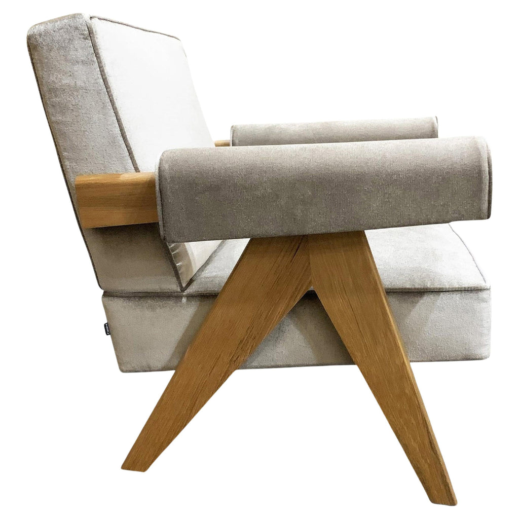 https://a.1stdibscdn.com/pierre-jeanneret-053-capitol-complex-armchair-by-cassina-for-sale-picture-2/f_14272/f_278131921647428303607/f_27813192_1647428304764_bg_processed.jpg