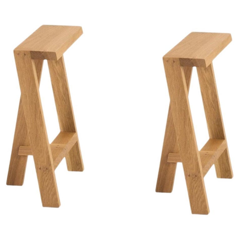 https://a.1stdibscdn.com/set-of-2-small-pausa-oak-stool-by-pierre-emmanuel-vandeputte-for-sale/f_12192/f_345208321685452351745/f_27839412_1666633851719_bg_processed.jpg?width=768