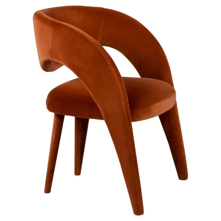 https://a.1stdibscdn.com/21st-century-modern-laurence-chair-with-armrests-velvet-handcrafted-greenapple-for-sale/f_53532/f_281534921649428455830/f_28153492_1649428456975_bg_processed.jpg?width=768