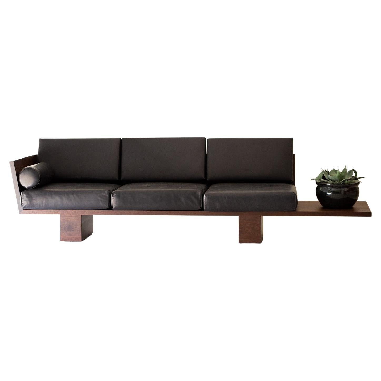 https://a.1stdibscdn.com/modern-walnut-leather-sofa-the-suelo-for-sale/f_9720/f_287285421652977780620/f_28728542_1652977781046_bg_processed.jpg