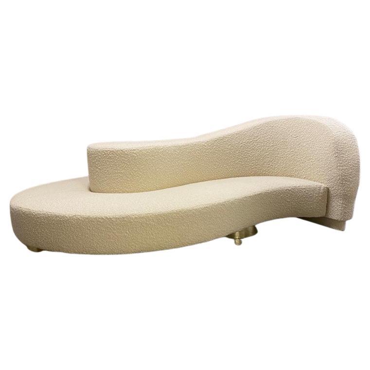 https://a.1stdibscdn.com/contemporary-wave-curved-borne-sofa-in-white-boucle-fabric-italy-for-sale-picture-2/f_22653/f_288098421653483494211/f_28809842_1653483494424_bg_processed.jpg