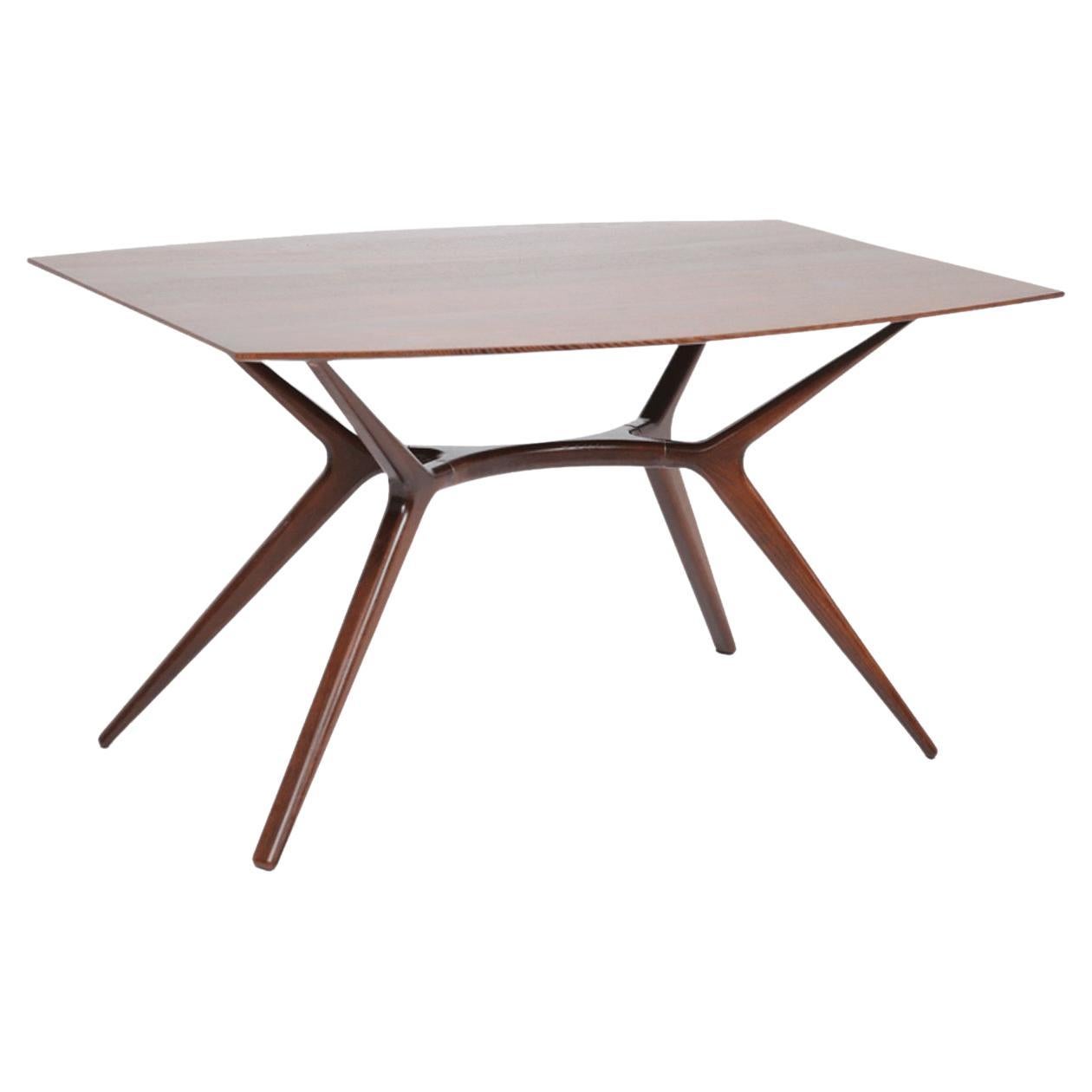 https://a.1stdibscdn.com/mid-century-modern-wooden-dining-table-in-walnut-for-sale/f_55202/f_288897421653979372099/f_28889742_1653979372412_bg_processed.jpg