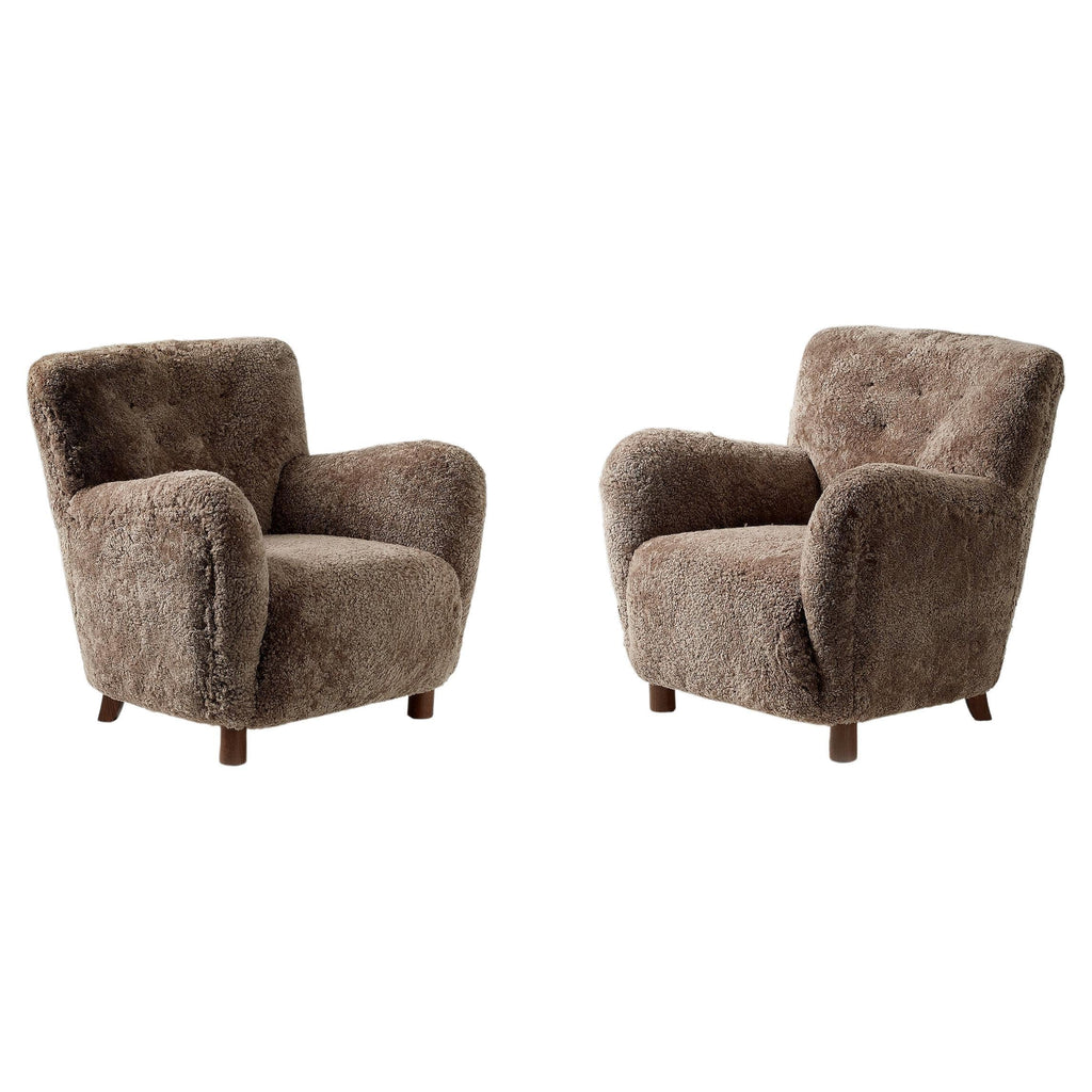 https://a.1stdibscdn.com/pair-of-custom-made-model-54-sheepskin-lounge-chairs-for-sale/f_67442/f_289401021654194645950/f_28940102_1654194646640_bg_processed.jpg