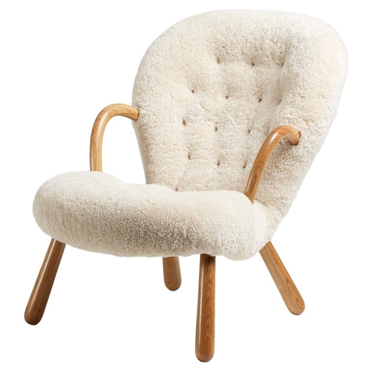 https://a.1stdibscdn.com/arnold-madsen-sheepskin-clam-chair-for-sale/f_67442/f_290597221654875804963/f_29059722_1654875805433_bg_processed.jpg?width=768