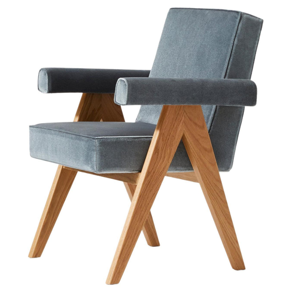 https://a.1stdibscdn.com/pierre-jeanneret-commitee-armchair-by-cassina-for-sale/f_14272/f_291243721655309386430/f_29124372_1655309386786_bg_processed.jpg