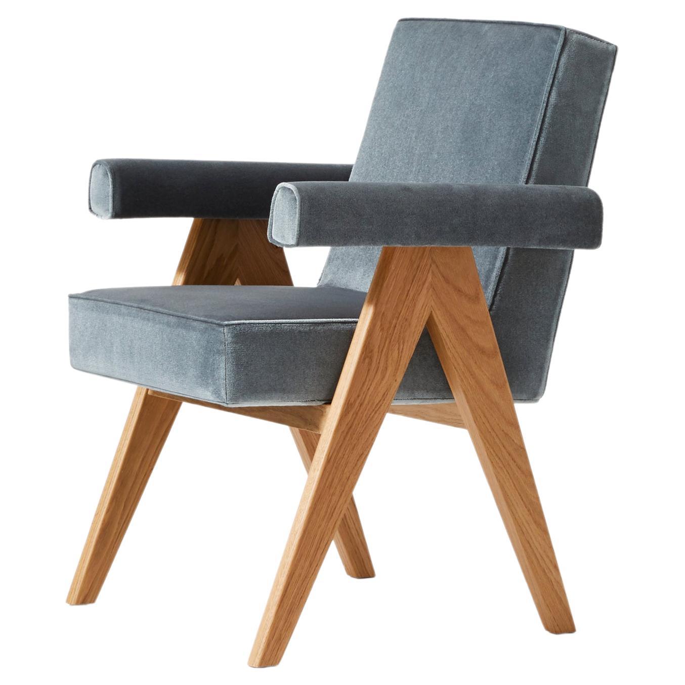 https://a.1stdibscdn.com/pierre-jeanneret-commitee-armchair-by-cassina-for-sale/f_14272/f_291243721655309386430/f_29124372_1655309386786_bg_processed.jpg
