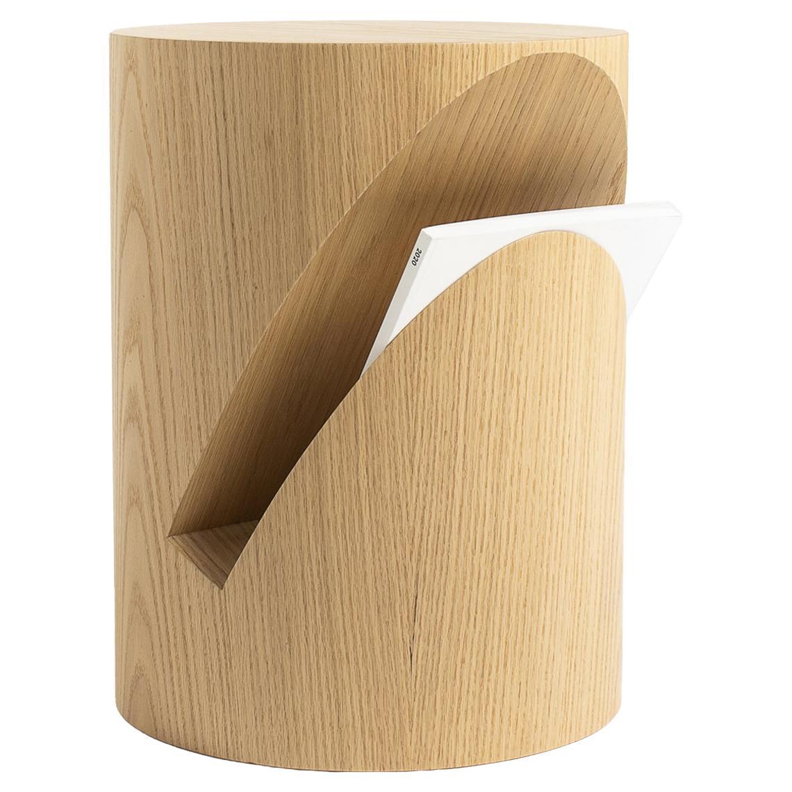 https://a.1stdibscdn.com/mola-side-table-with-distinctive-look-oak-for-sale/f_68572/f_293657421744880788615/f_29365742_1744880788924_bg_processed.jpg