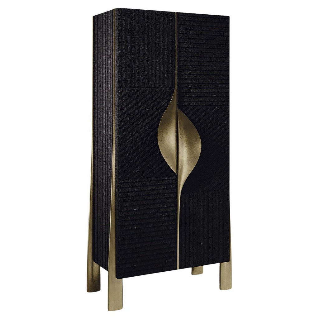 https://a.1stdibscdn.com/shagreen-bar-cabinet-with-bronze-patina-brass-details-by-ry-augousti-for-sale/f_45491/f_294306521656996856507/f_29430652_1656996856868_bg_processed.jpg