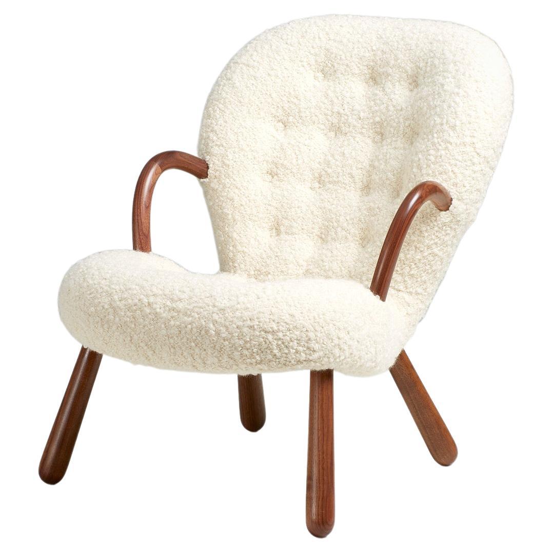 https://a.1stdibscdn.com/re-edition-clam-chair-by-arnold-madsen-in-boucle-fabric-for-sale/f_13332/f_297351521658782220443/f_29735152_1658782220770_bg_processed.jpg