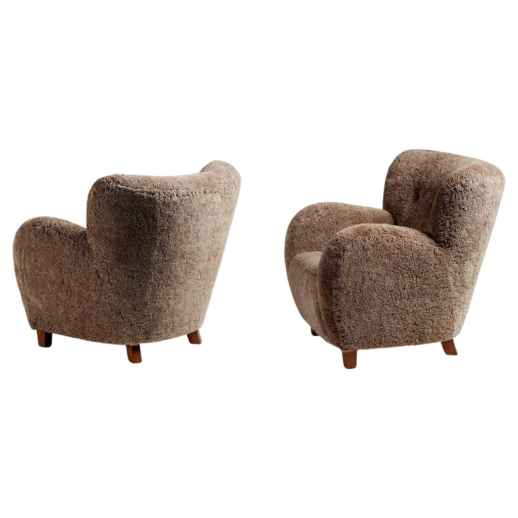 https://a.1stdibscdn.com/pair-of-custom-made-sheepskin-karu-armchairs-for-sale/f_13332/f_307300921665058252455/f_30730092_1665058252993_bg_processed.jpg