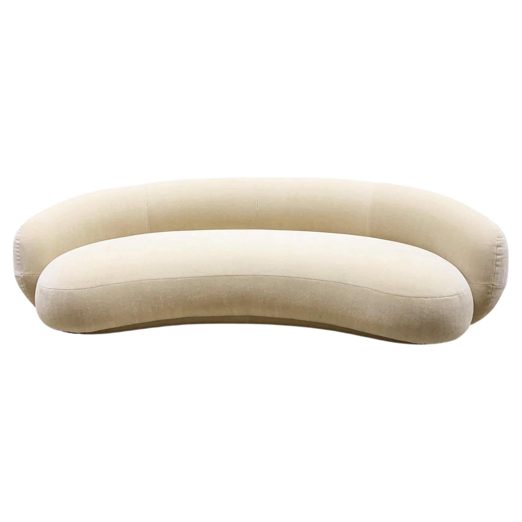 https://a.1stdibscdn.com/julep-sofa-in-teddy-mohair-sable-by-tacchini-for-sale/f_9409/f_310262821666814056091/f_31026282_1666814056472_bg_processed.jpg