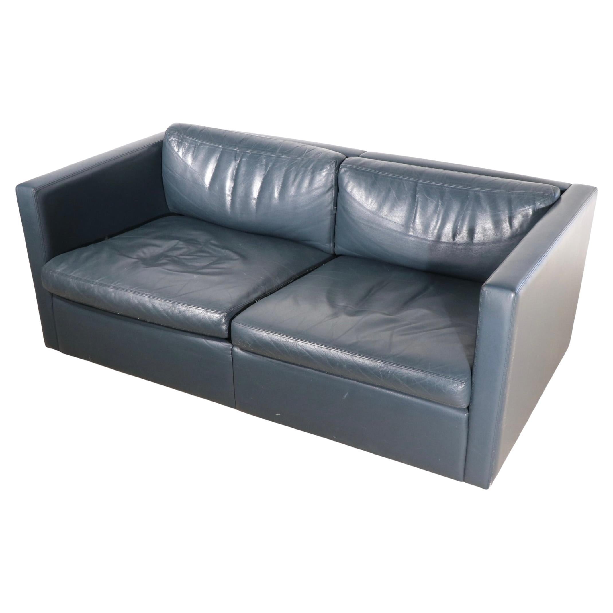 https://a.1stdibscdn.com/leather-box-style-loveseat-sofa-by-charles-pfister-for-knoll-for-sale/f_9787/f_312881221668344003636/f_31288122_1668344004297_bg_processed.jpg