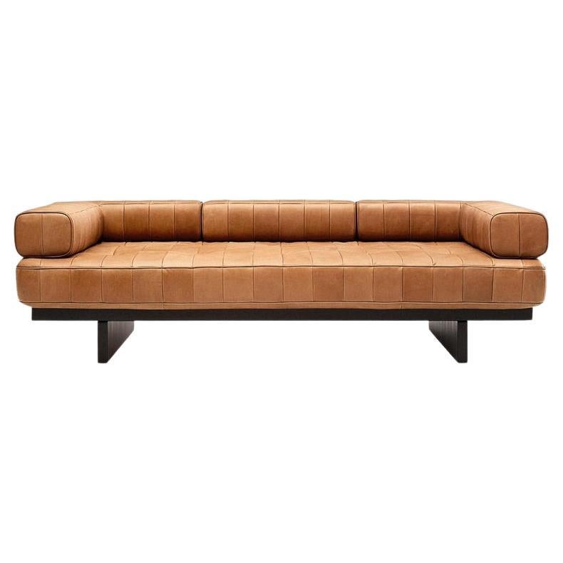 https://a.1stdibscdn.com/de-sede-ds-80-three-seat-sofa-in-nougat-upholstery-by-de-sede-design-team-for-sale/f_16392/f_318178321671469278677/f_31817832_1671469278877_bg_processed.jpg