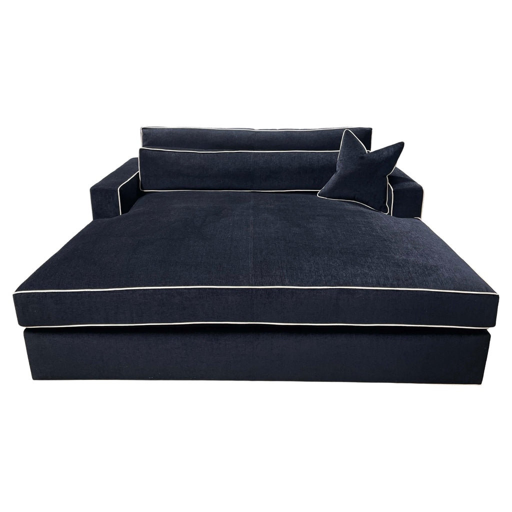 https://a.1stdibscdn.com/model-one-daybed-for-sale/f_78732/f_319805821672346791655/f_31980582_1672346792870_bg_processed.jpg