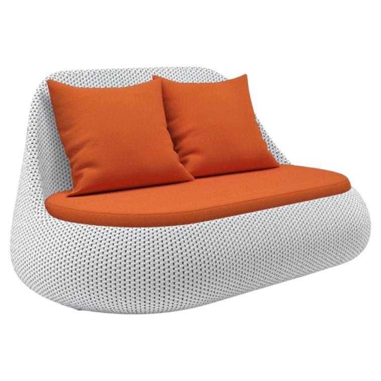 https://a.1stdibscdn.com/outdoor-2-seater-braided-sofa-in-silver-white-wicker-for-sale/f_27693/f_323194621677007043581/f_32319462_1677007043787_bg_processed.jpg