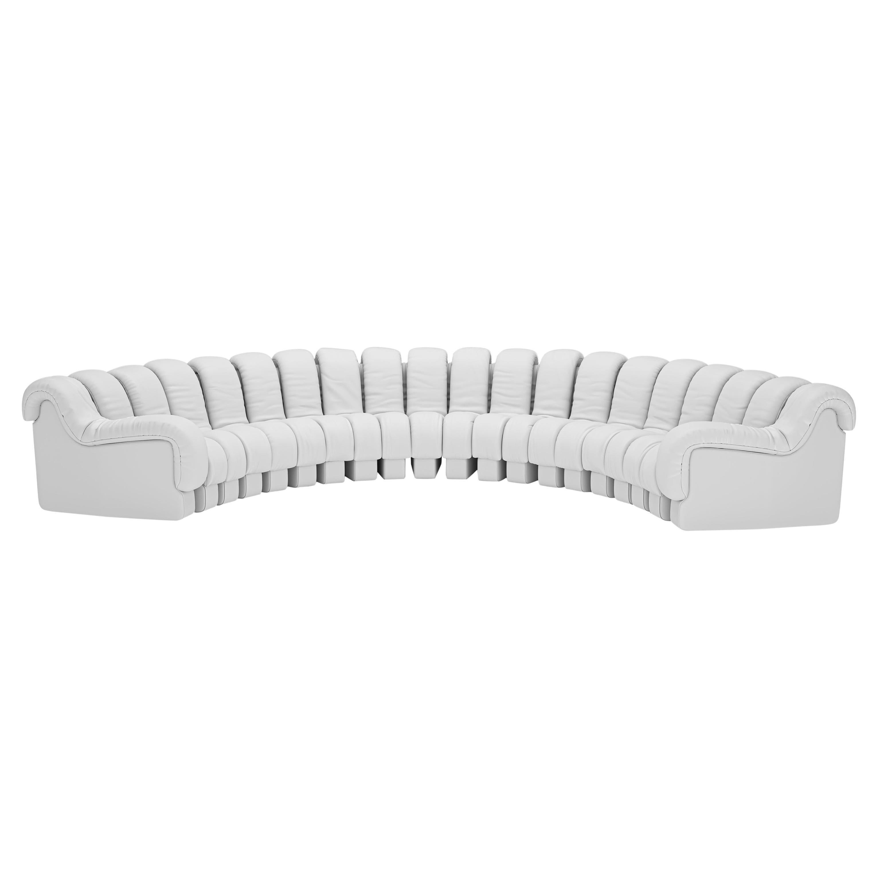https://a.1stdibscdn.com/de-sede-ds-600-non-stop-shaped-modular-sofa-in-adjustable-elements-for-sale/22569652/f_324062921674640982861/f_32406292_1674640983601_bg_processed.jpg
