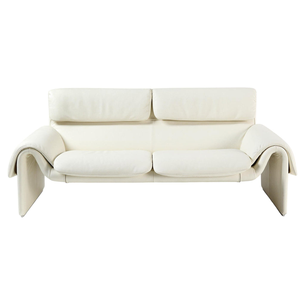https://a.1stdibscdn.com/de-sede-ds-2011-two-seater-sofa-in-snow-upholstery-by-de-sede-design-team-for-sale/22569652/f_324460721674812821541/f_32446072_1674812822181_bg_processed.jpg