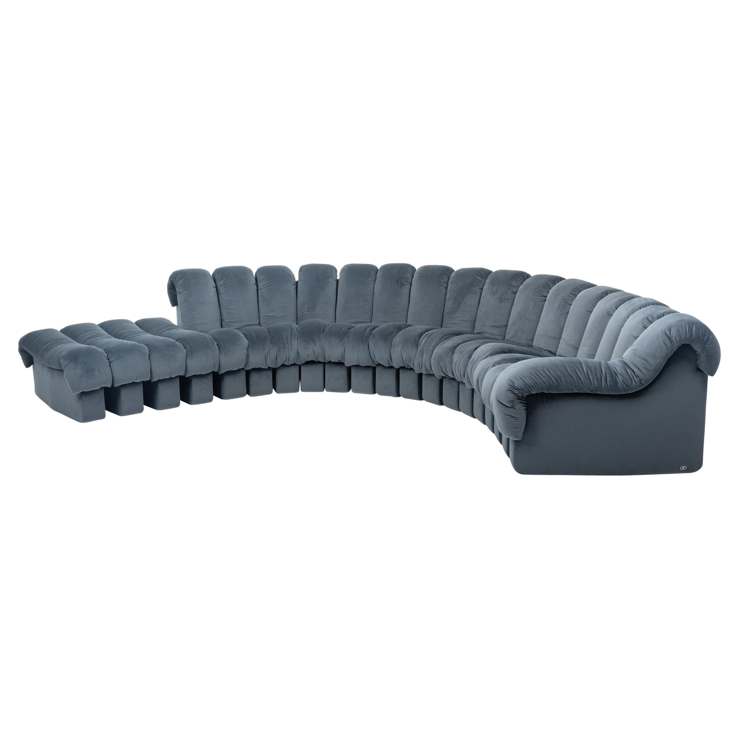 https://a.1stdibscdn.com/de-sede-ds-600-non-stop-modular-sofa-in-blue-with-adjustable-elements-for-sale/22569652/f_324475221674816222665/f_32447522_1674816223495_bg_processed.jpg
