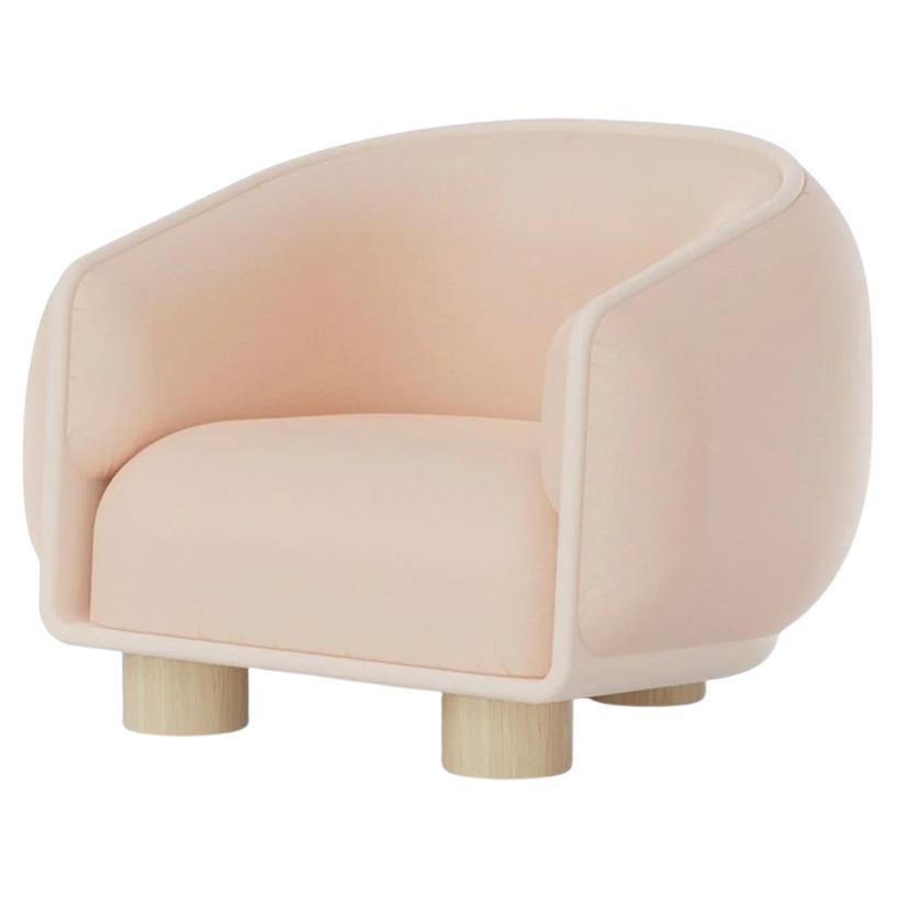 https://a.1stdibscdn.com/charlie-armchair-with-smooth-powder-structure-and-natural-wood-feet-for-sale/f_40973/f_326270721675704261859/f_32627072_1675704262293_bg_processed.jpg
