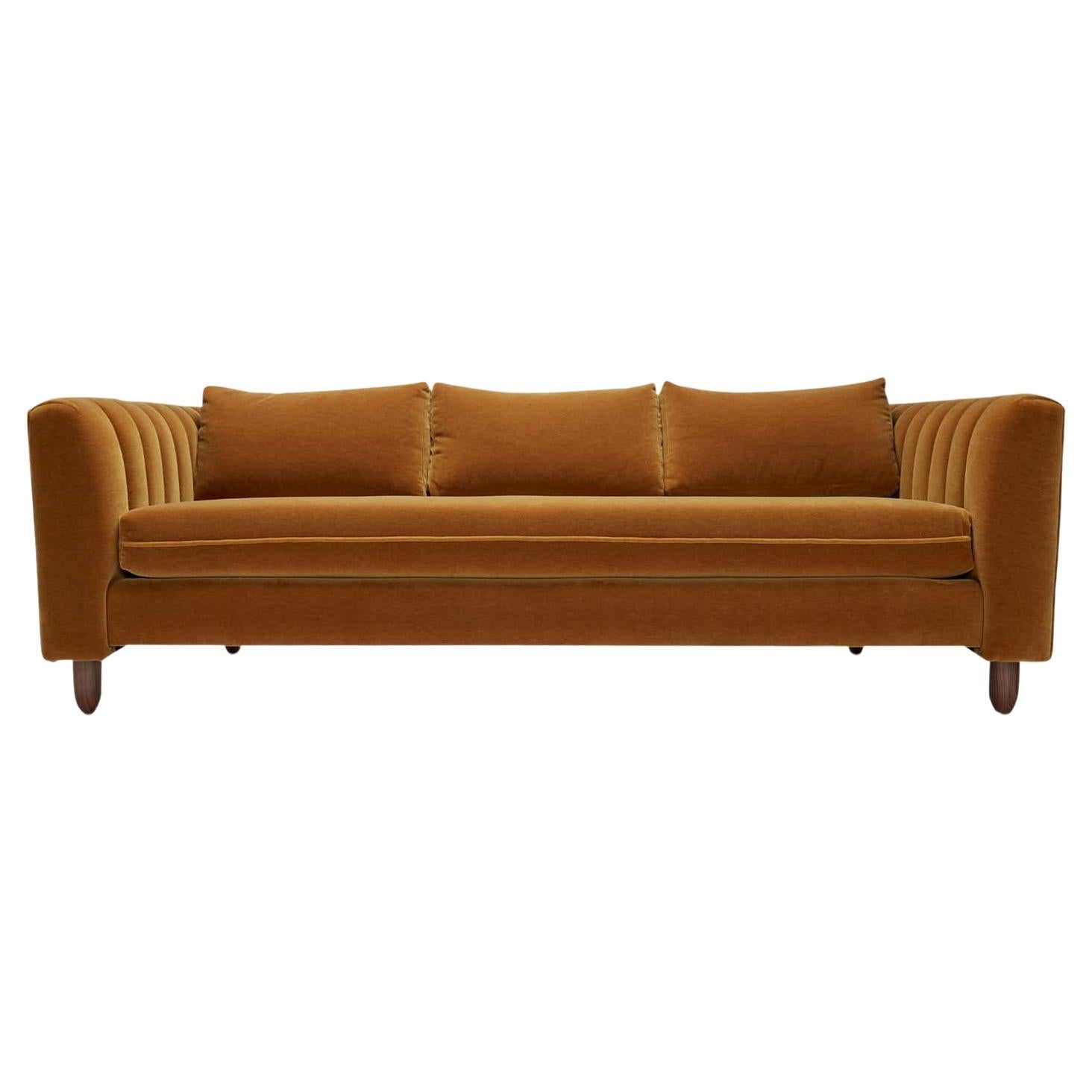https://a.1stdibscdn.com/mohair-isherwood-sofa-by-lawson-fenning-for-sale/f_8060/f_373675021701477750734/f_32692022_1675968132332_bg_processed.jpg
