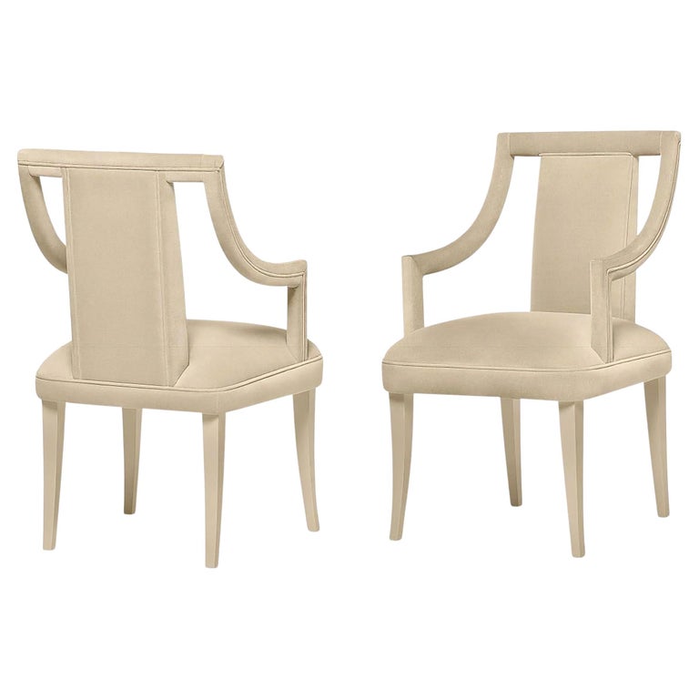https://a.1stdibscdn.com/hollywood-regency-style-dining-chair-with-slimmed-down-armrests-for-sale/f_27693/f_330784521772018571922/f_33078452_1772018572438_bg_processed.jpg?width=768