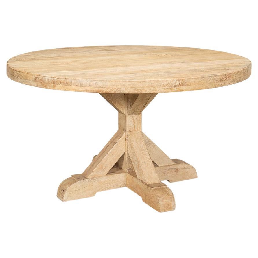 https://a.1stdibscdn.com/light-wood-round-dining-table-for-sale/f_8038/f_331989721678307558703/f_33198972_1678307558994_bg_processed.jpg