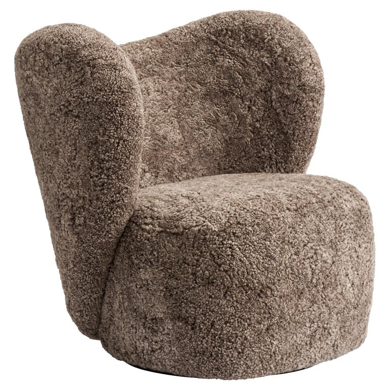 https://a.1stdibscdn.com/little-big-chair-swivel-armchair-in-sheepskin-sahara-by-norr11-for-sale/f_31233/f_334395721679568913399/f_33439572_1679568914636_bg_processed.jpg?width=768