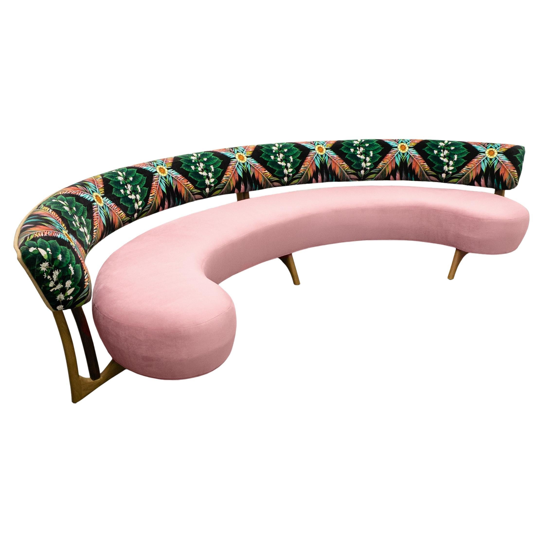 https://a.1stdibscdn.com/mid-century-floating-curved-sofa-w-printed-velvet-and-burlap-welting-for-sale/f_21233/f_334681421679677033531/f_33468142_1679677034212_bg_processed.jpg