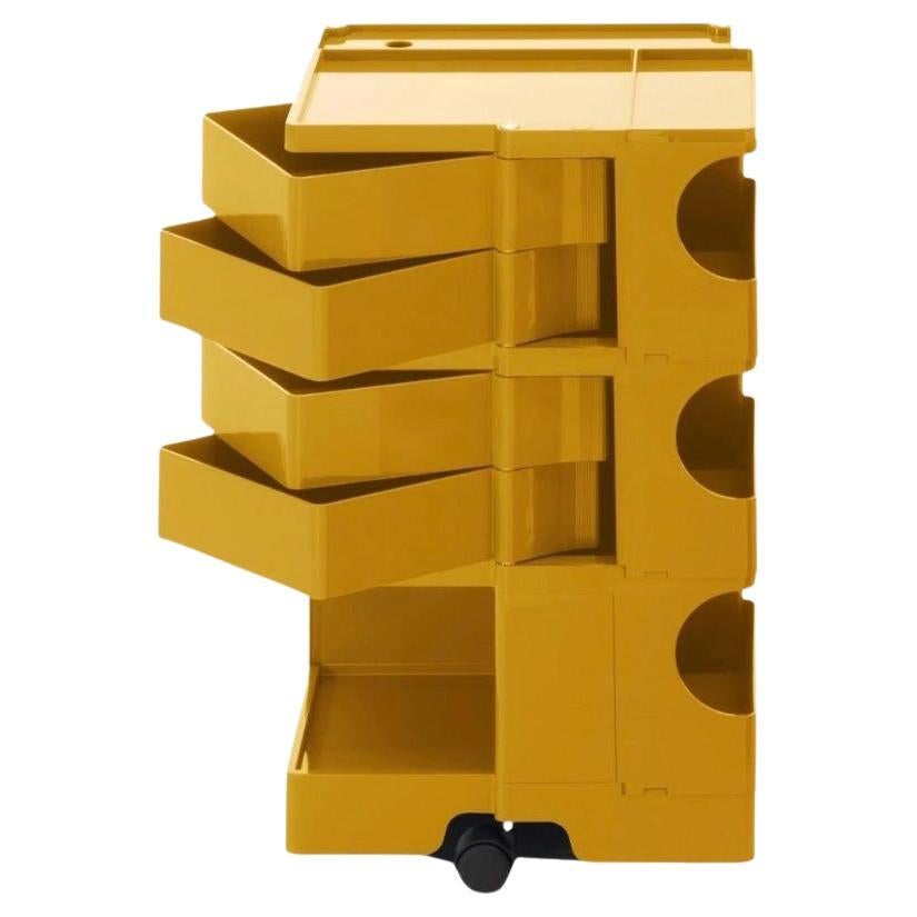 https://a.1stdibscdn.com/joe-colombo-boby-trolley-1970-size-m-with-4-drawers-in-honey-for-b-line-for-sale/f_58922/f_342562321683916405939/f_34256232_1683916406213_bg_processed.jpg