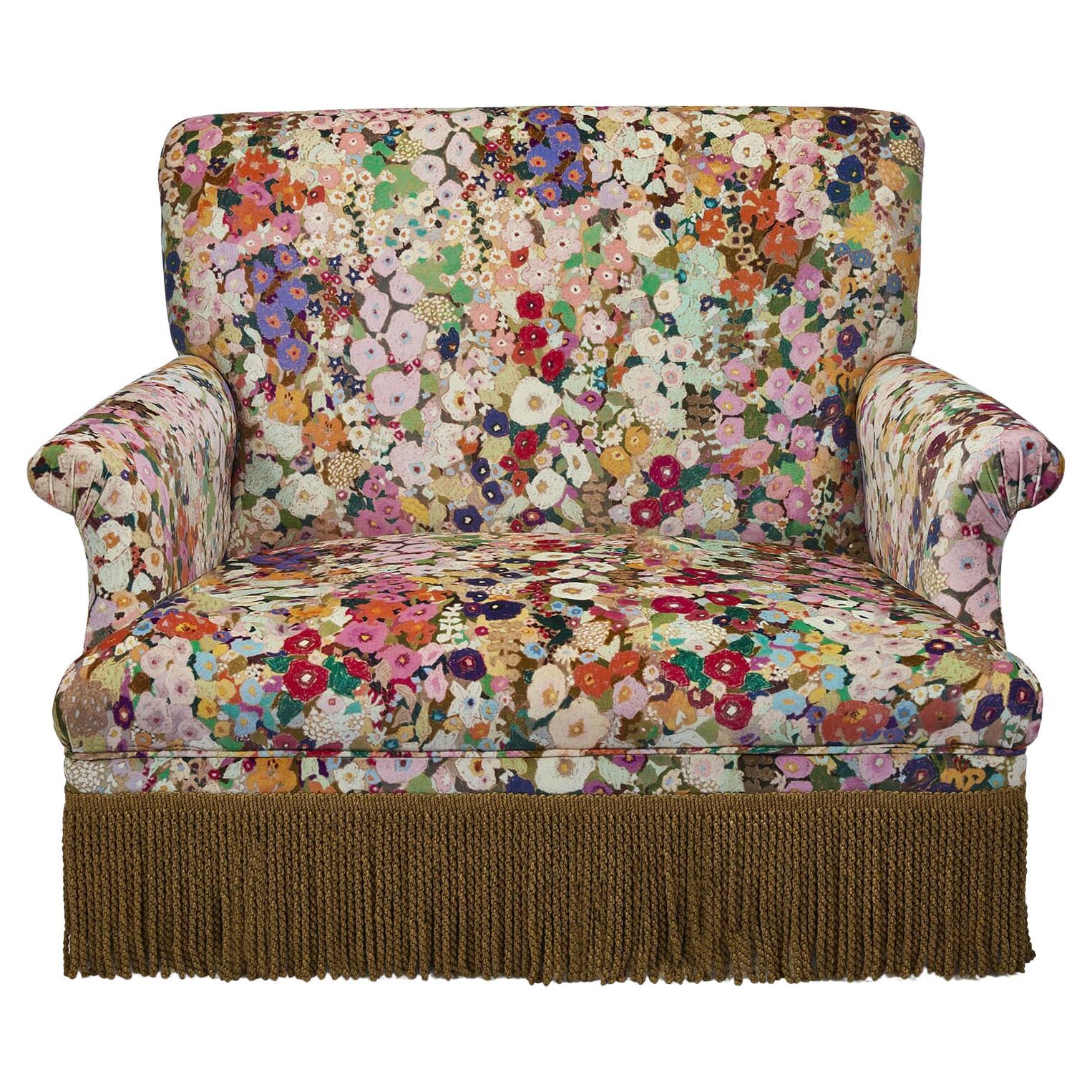 https://a.1stdibscdn.com/hollyhocks-velvet-loveseat-spring-for-sale/22569652/f_343394121685436297132/f_34339412_1685436297790_bg_processed.jpg