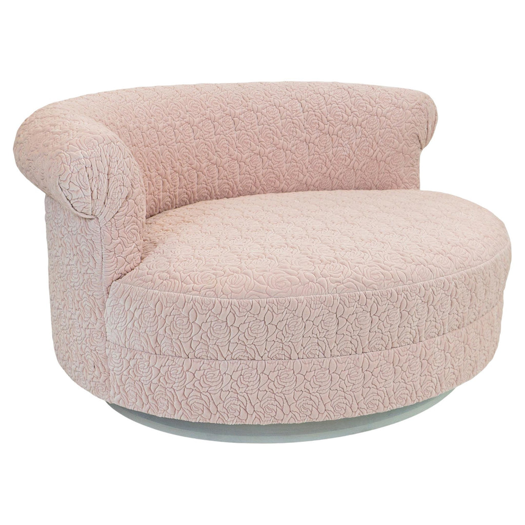 https://a.1stdibscdn.com/oversized-round-lounge-w-light-pink-quilted-rose-upholstery-customizable-for-sale/f_21233/f_343998921684771619057/f_34399892_1684771619949_bg_processed.jpg