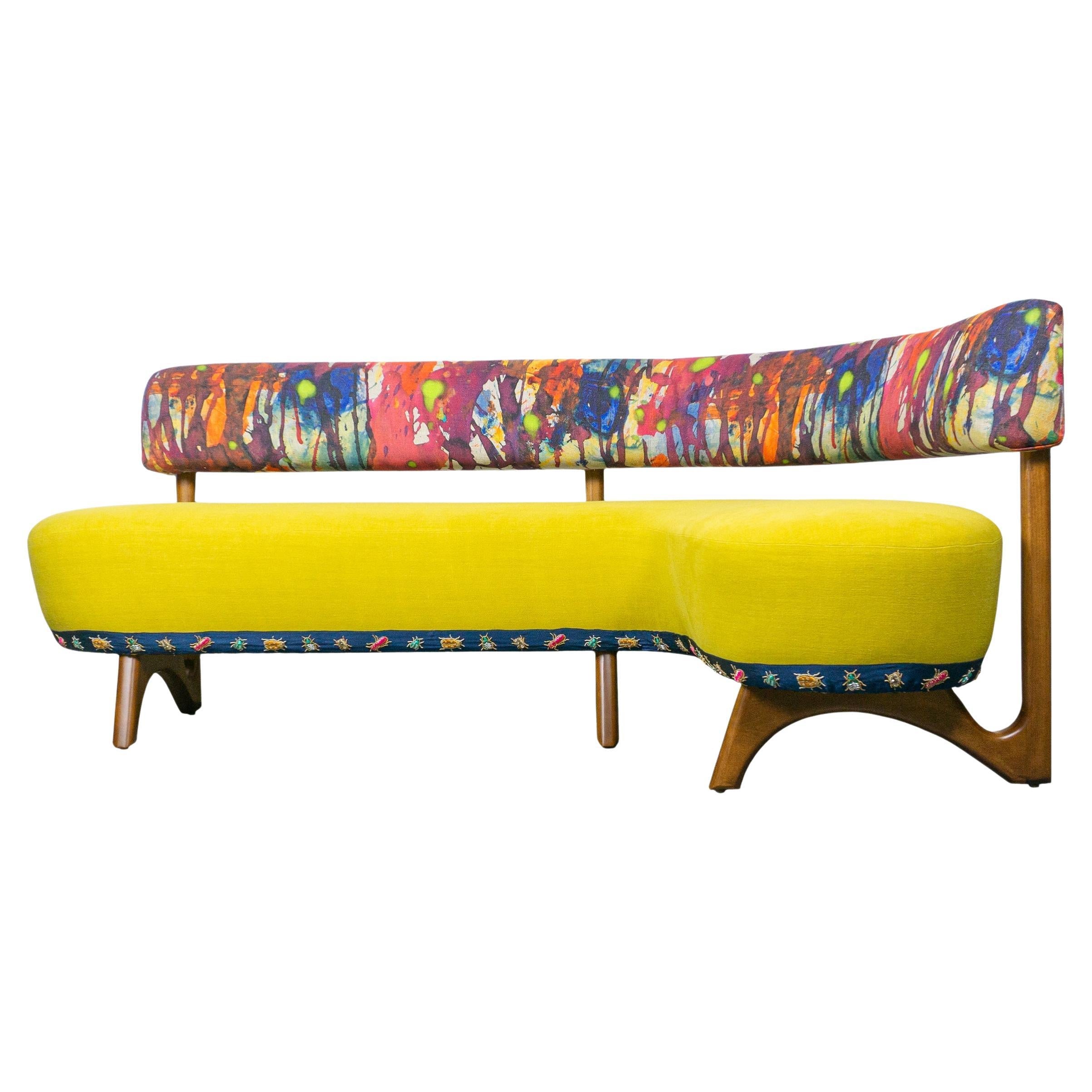 https://a.1stdibscdn.com/l-shaped-banquette-w-multicolor-watercolor-linen-yellow-linen-customizable-for-sale/f_21233/f_344018721684775025919/f_34401872_1684775026707_bg_processed.jpg