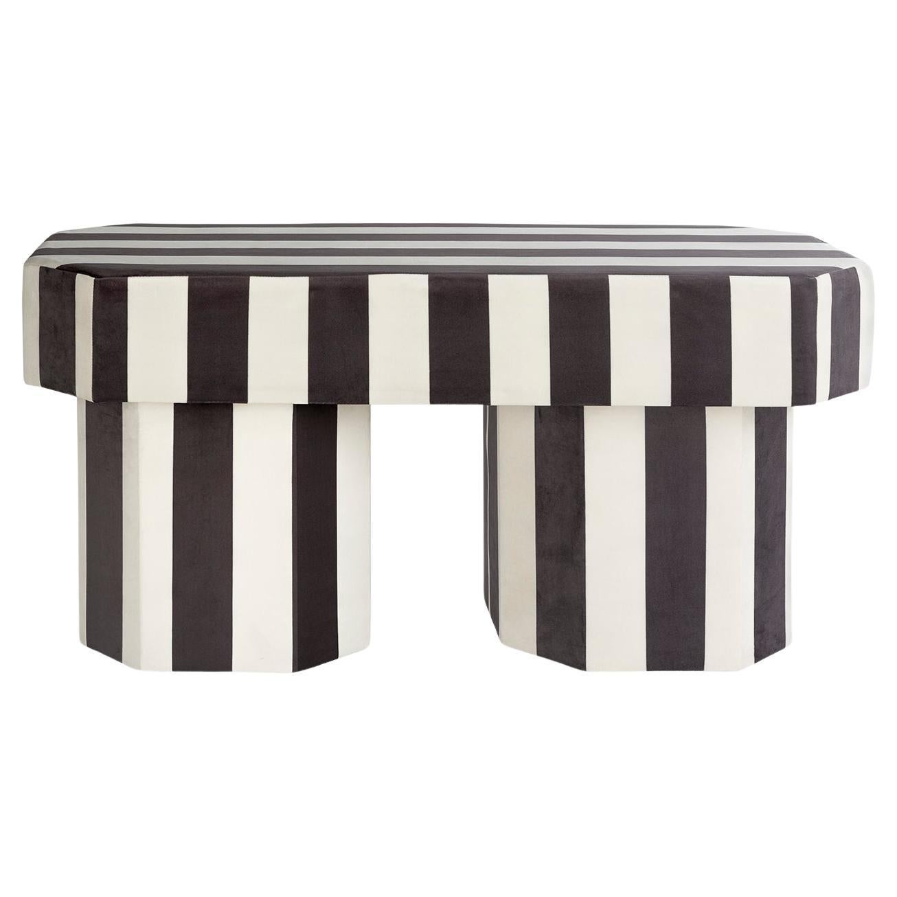 https://a.1stdibscdn.com/viva-stripe-black-and-white-bench-by-houtique-for-sale/f_12192/f_349874621687901896967/f_34987462_1687901897356_bg_processed.jpg
