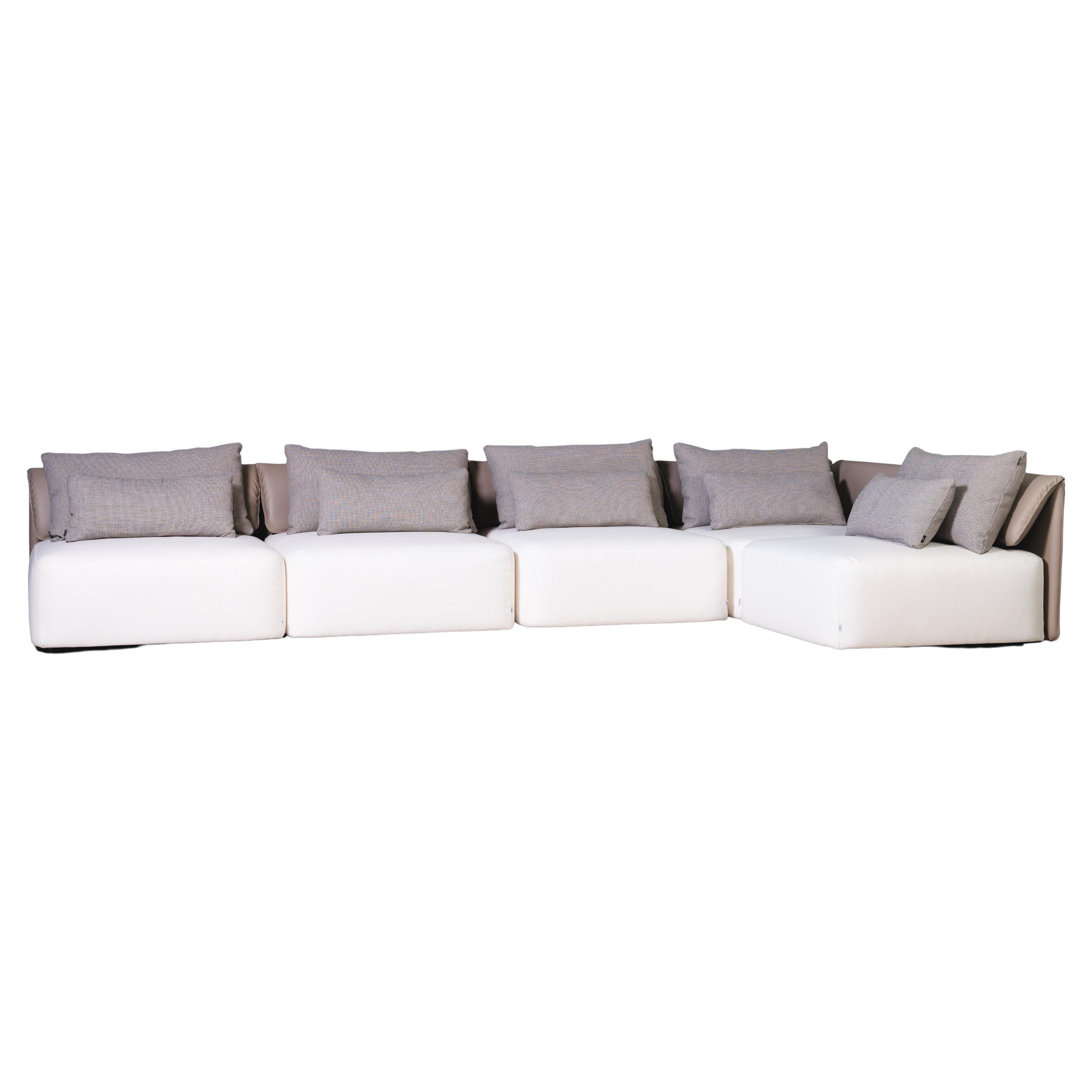 https://a.1stdibscdn.com/outdoor-resistant-modular-sofa-for-sale/f_56702/f_353367321689934299572/f_35336732_1689934300974_bg_processed.jpg