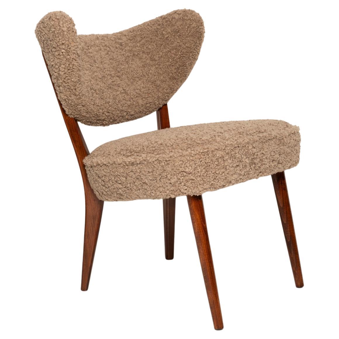 https://a.1stdibscdn.com/shell-beige-boucle-club-chair-by-vintola-studio-europe-poland-for-sale/f_34023/f_357154421692096989593/f_35715442_1692096989925_bg_processed.jpg