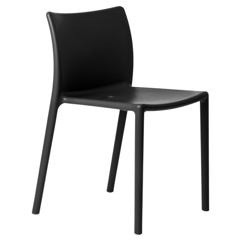 https://a.1stdibscdn.com/set-of-4-air-chair-in-black-by-jasper-morrison-for-magis-for-sale/f_16392/f_361871721694866649849/f_36187172_1694866650373_bg_processed.jpg?width=768