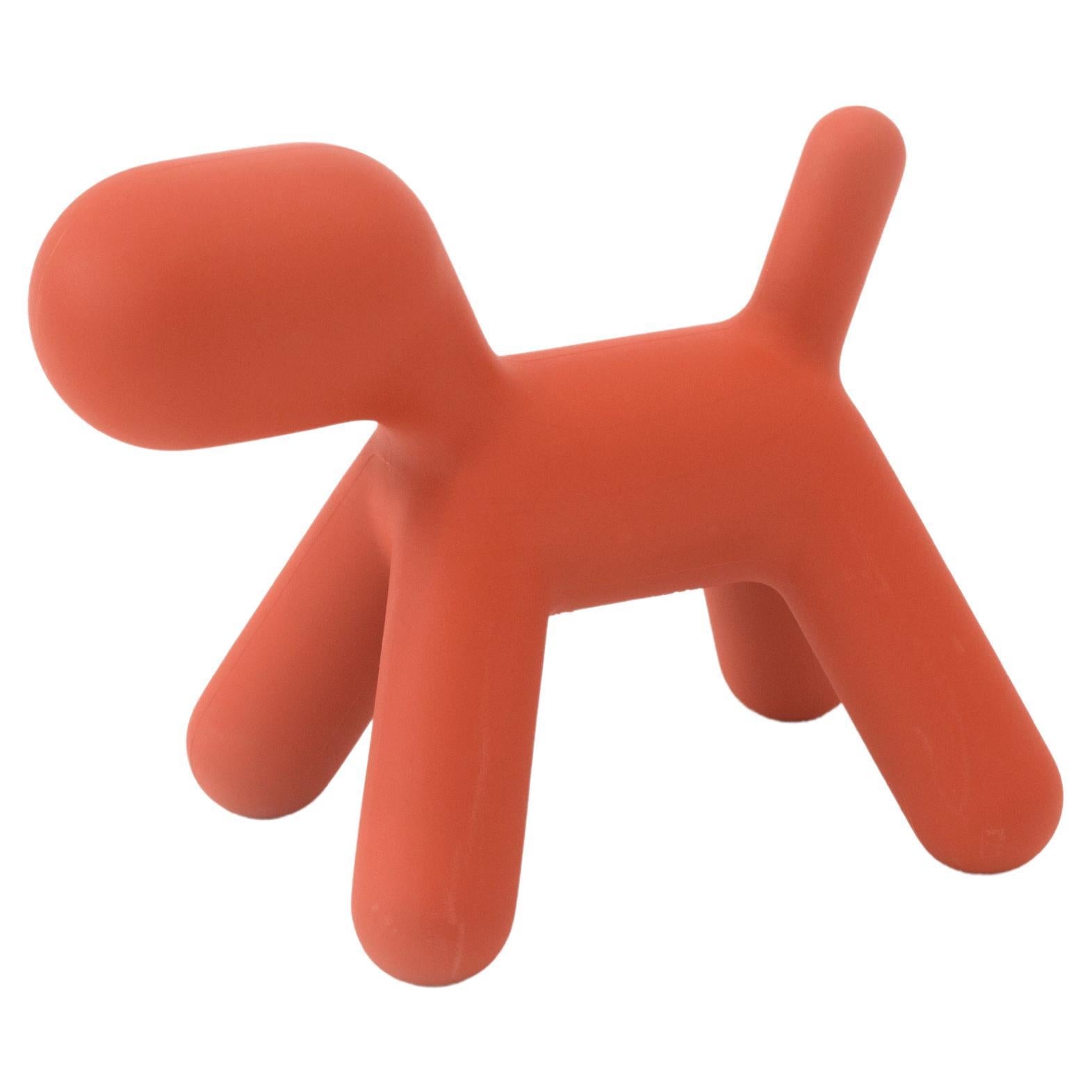 https://a.1stdibscdn.com/puppy-m-in-white-by-eero-aarnio-for-magis-for-sale-picture-2/f_16392/f_362971621695485971953/f_36297052_1695485578241_bg_processed.jpg