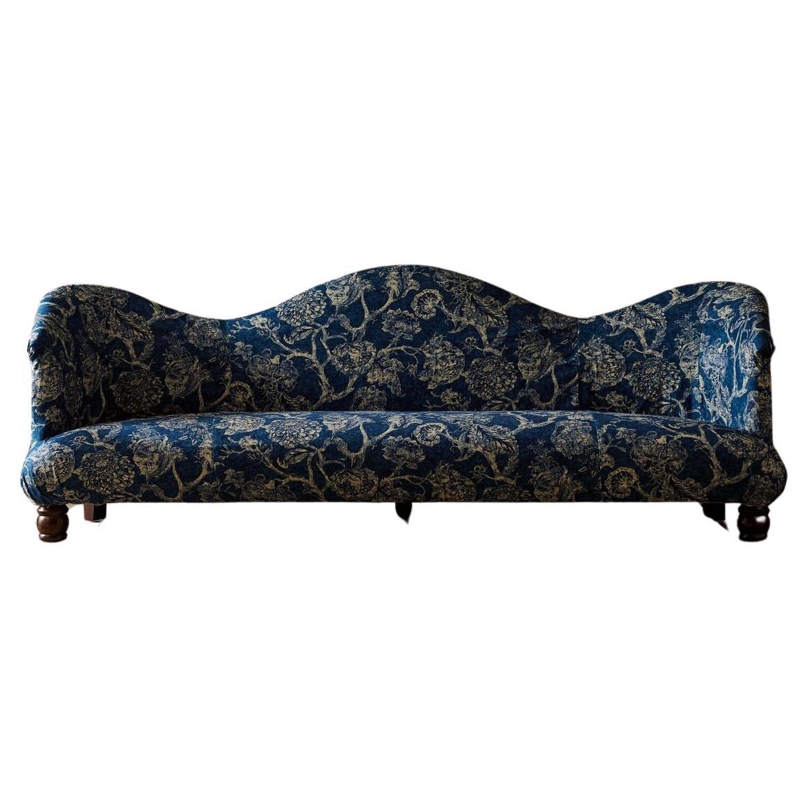 https://a.1stdibscdn.com/the-jaipur-sofa-for-sale/f_68092/f_365481121709674375346/f_36548112_1709674375718_bg_processed.jpg