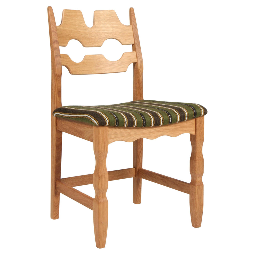 https://a.1stdibscdn.com/dining-chairs-by-henning-kjaernulf-model-razoblade-denmark-oak-for-sale/f_42391/f_369029621698937117006/f_36902962_1698937117757_bg_processed.jpg
