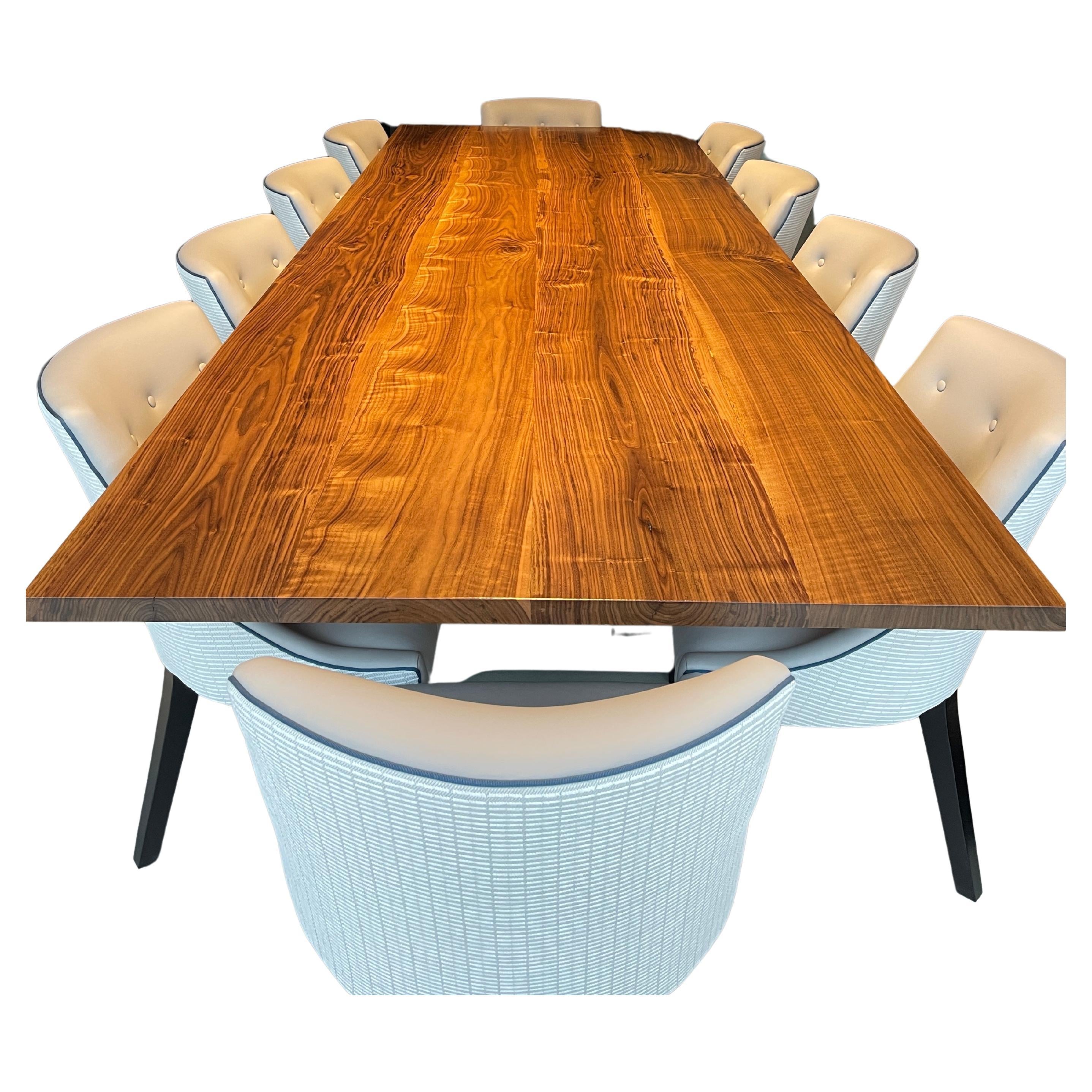 https://a.1stdibscdn.com/american-walnut-dining-table-for-sale/f_85912/f_369525821699215298759/f_36952582_1699215300512_bg_processed.jpg