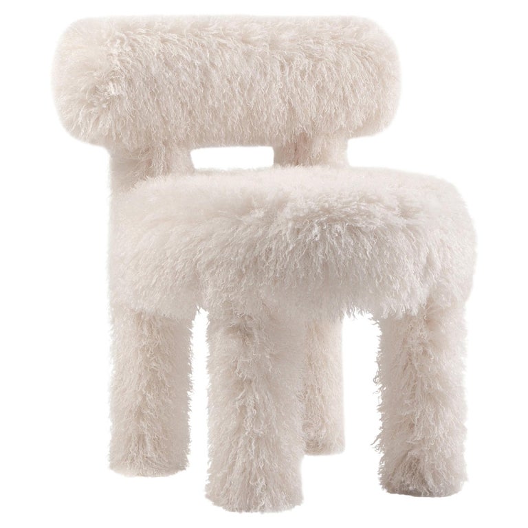 https://a.1stdibscdn.com/modern-dining-chair-gropius-cs1-fluffy-edition-in-misia-azur-faux-fur-by-noom-for-sale/f_42321/f_372145021730057452492/f_37214502_1730057453425_bg_processed.jpg?width=768
